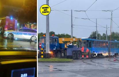 VIDEO Kaos u Zagrebu! Tramvaj završio na cesti nakon sudara, izvlačili su ljude iz Mercedesa