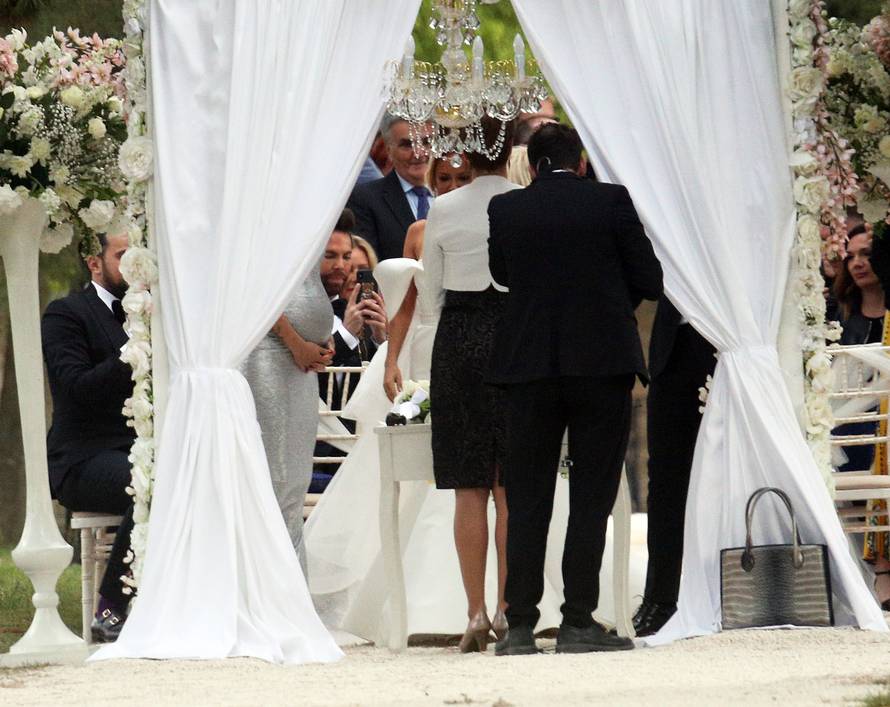 Udala se Maja: Majka ju pratila do Nenada, haljinu radio Mačak