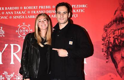 Glumac Fabijan iz Supertalenta i supruga snimljeni su u rijetkom zajedničkom izlasku u Zagrebu
