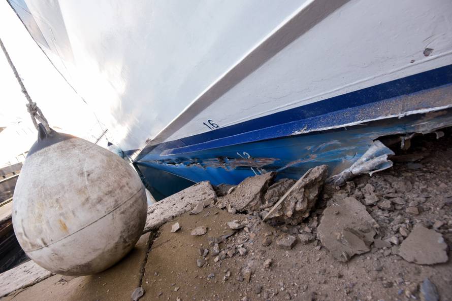 U Zadru se nasukao katamaran Novalja