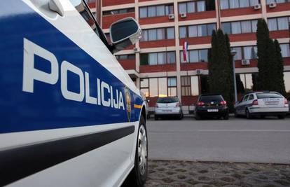 Zagreb: Susjeda naganjao nožem po stubištu zgrade