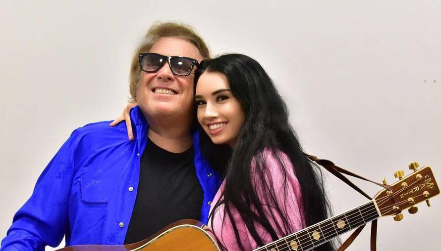 Don McLean proslavio desetu godišnjicu veze s 48 godina mlađom djevojkom