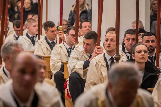 Jelsa: Ispraćaj jelšanskog križa i početak procesije "Za križen"