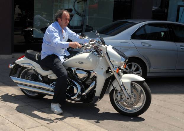 Split: Željko Kerum pokazao svoje bikerske sposobnosti na novom Suzukiju
