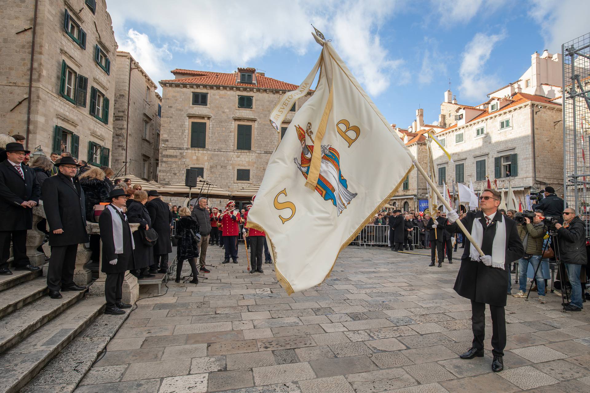 Dubrovnik: Tradicionalnim podizanjem barjaka uz parčevu himnu svečano je otvorena 1051. Festa sv. Vlaha.