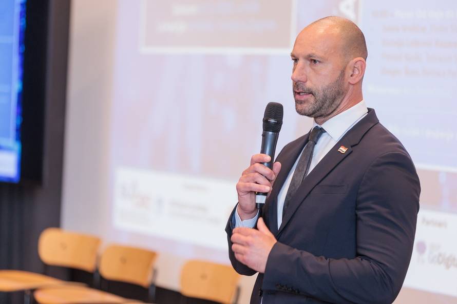 AI izazovi: 'On više nije opcija, već temelj poslovanja'