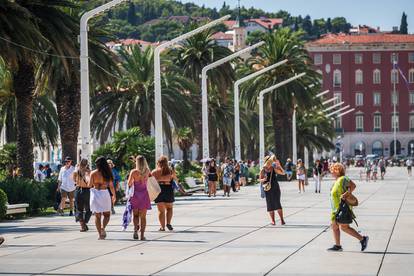 Danas i do 38°C! Turisti guštaju u Splitu. Ali uskoro stiže velika promjena i kraj toplinskog vala!