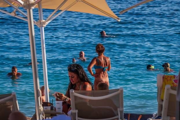 Split: Ljetni ugođaj na novouređenoj plaži Žnjan