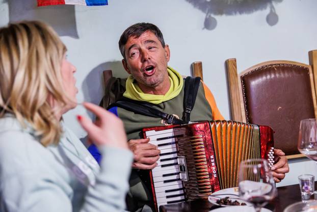 Glavice: Doček izbornih rezultata kod obitelji Zorana Milanovića