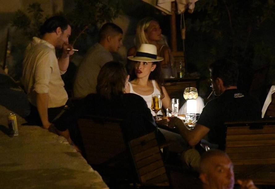 Niko KranjÃ¨ar, Zrinka CviteÅ¡iÃ¦ i DuÅ¡an BuÃ¨an druÅ¾ili se nakon predstave "Tko pjeva zlo ne misli"