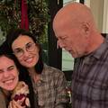Objavili dirljivu fotografiju: Unato&ccaron; bolesti, Bruce Willis je bio na vjen&ccaron;anju najmla&dstrok;e k&cacute;eri