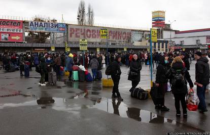 Stanovnici Kijeva prkosni no neki bježe pred napadima