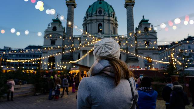 Art,Christmas,Advent,Market,In,Vienna,At,The,Karsplatz,With