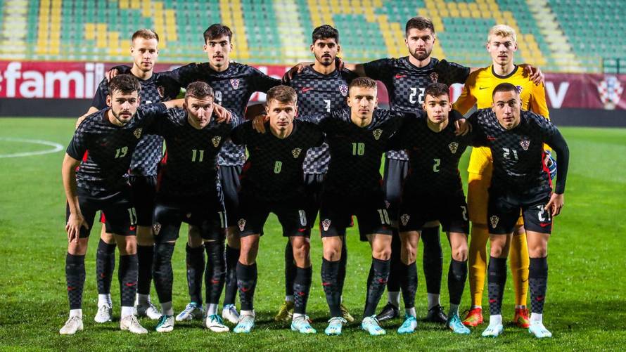 A gdje su njega izvukli?! I HNS se čudi odakle na službenom plakatu Eura bivši hajdukovac