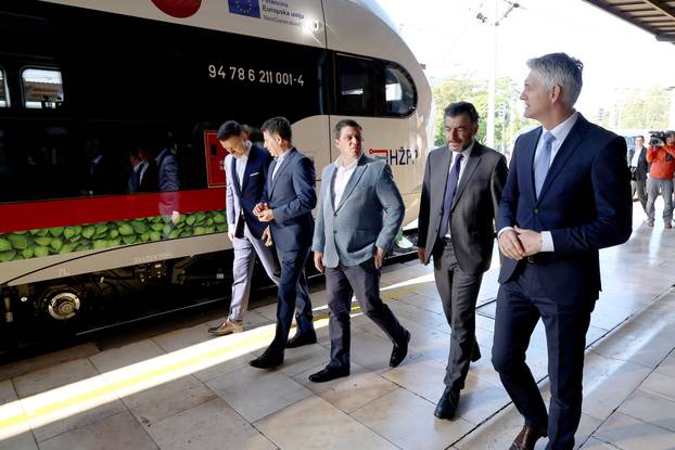 Zagreb:  Prvi elektrobaterijski vlak pušten u promet