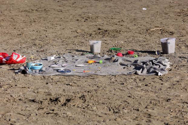 Splićani uživaju u zimskom kupanju na Bačvicama