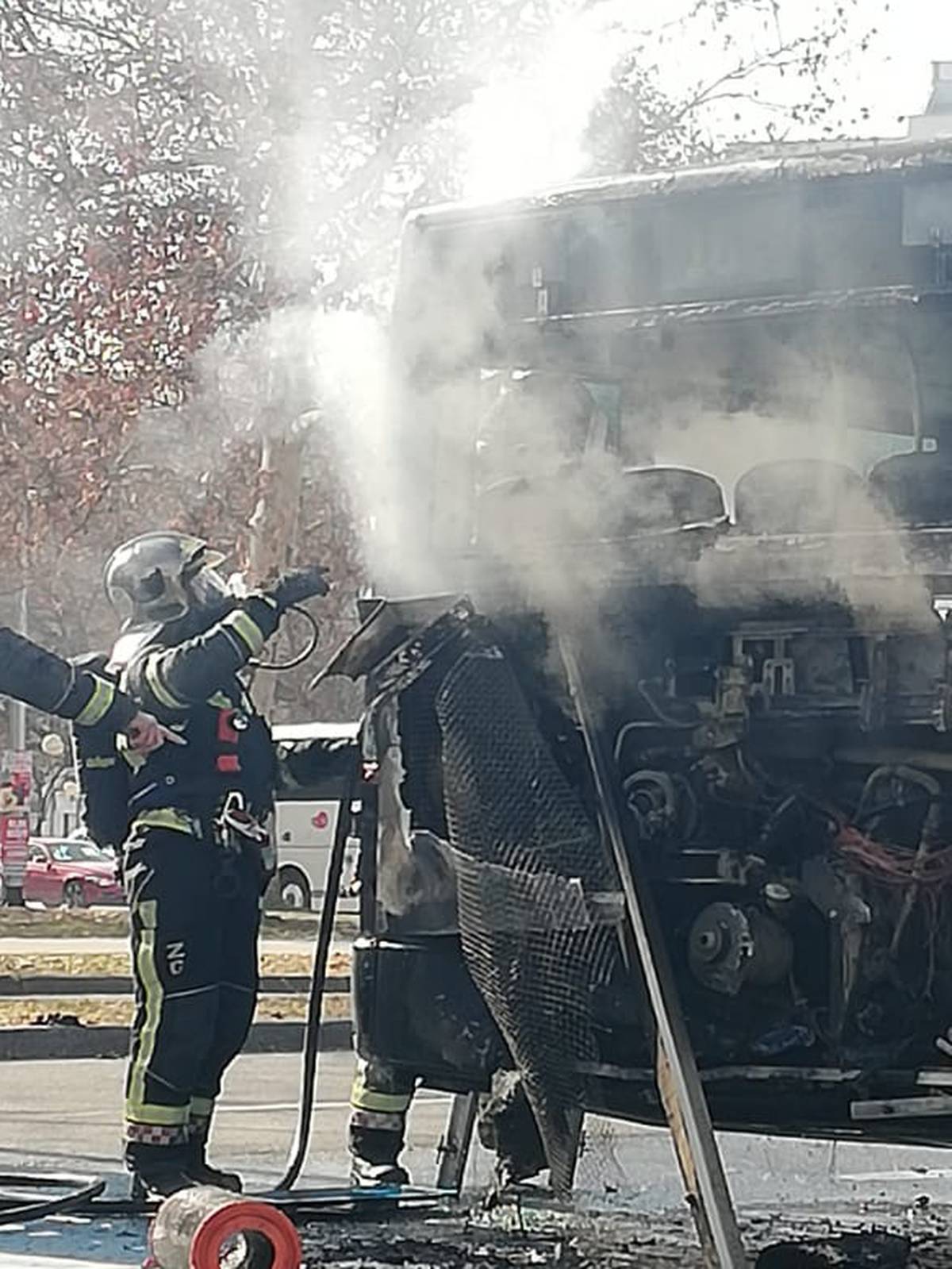 'Osjetili smo da smrdi dim pa vidjeli autobus u plamenu'