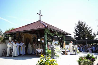 FOTO Pogledajte kako se slavila Velika Gospa  po svetištima