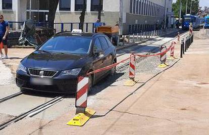 Taksi zapeo u Zagrebu: 'Svježi beton se stvrdnuo, on više nije ni mrdnuo. Baš se jako mučio'