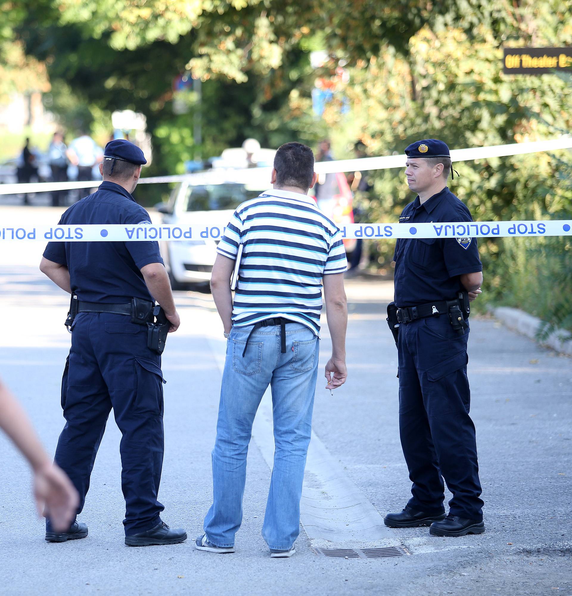 Bomba ispred kafića: Krhotine su pogodile slučajnu prolaznicu