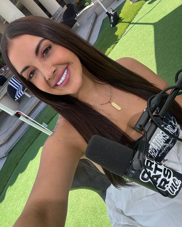 Radila je kao baristica, a onda je postala seksi mama za kojom uzdišu milijuni pratitelja