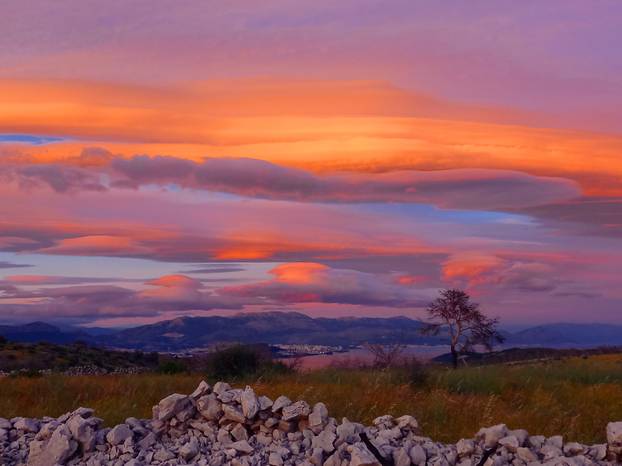 FOTO Pogledajte spektakularne oblake u Splitu! Piloti ih ne vole