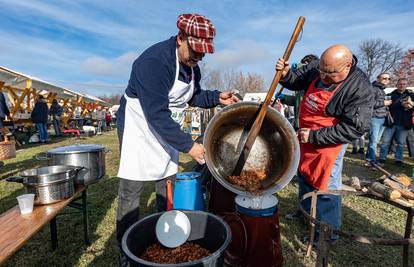 Kraj jednog običaja: Odzvonilo je tradiciji kolinja po dvorištima