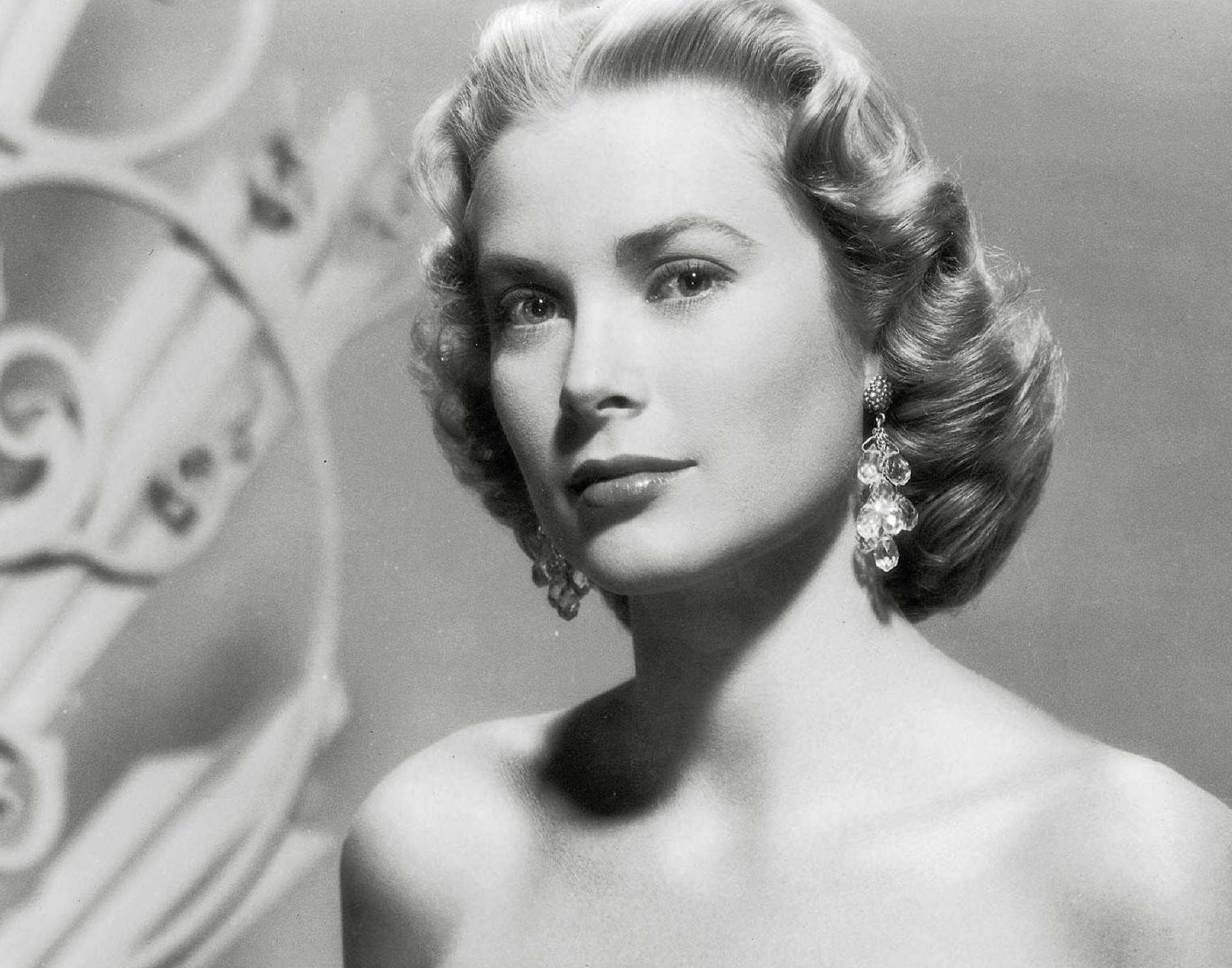 Grace Kelly, circa 1954...........