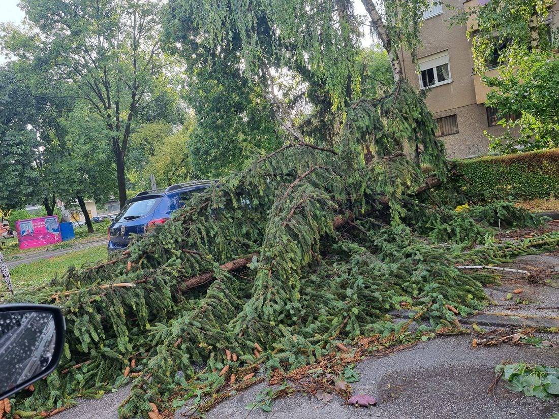 Ovo su posljedice nevremena u Hrvatskoj: Više od 4000 hitnih poziva, 2000 uništenih zgrada