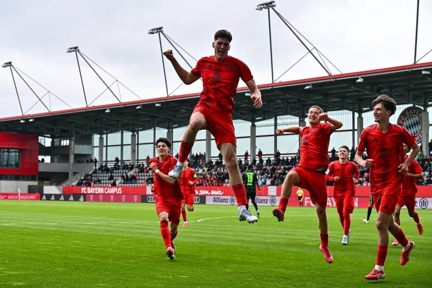 DFB U19-Nachwuchsliga Endrunde: FC Bayern M?nchen U19 - VfL Wolfsburg U19; 26.04.2025