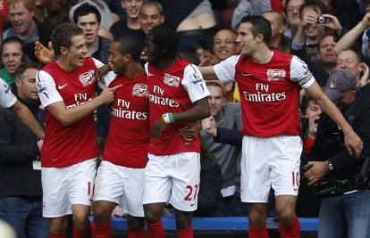 Arsenalova petarda Chelseaju: Hattrick Van Persieja u derbiju!