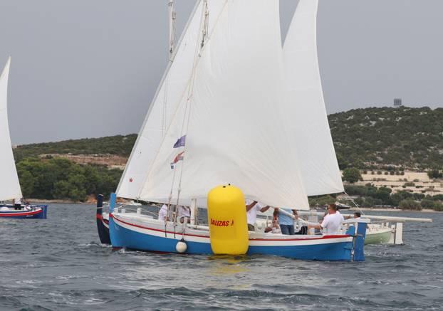 FOTO Čuvari stoljetne tradicije: Drveni brodovi utrkivali se na 'Regati za dušu i tilo' u Betini
