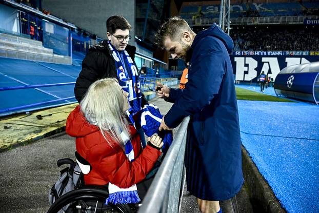 Igrači Dinama nakon poraza od Borussije zahvali se navijačima na podršci 