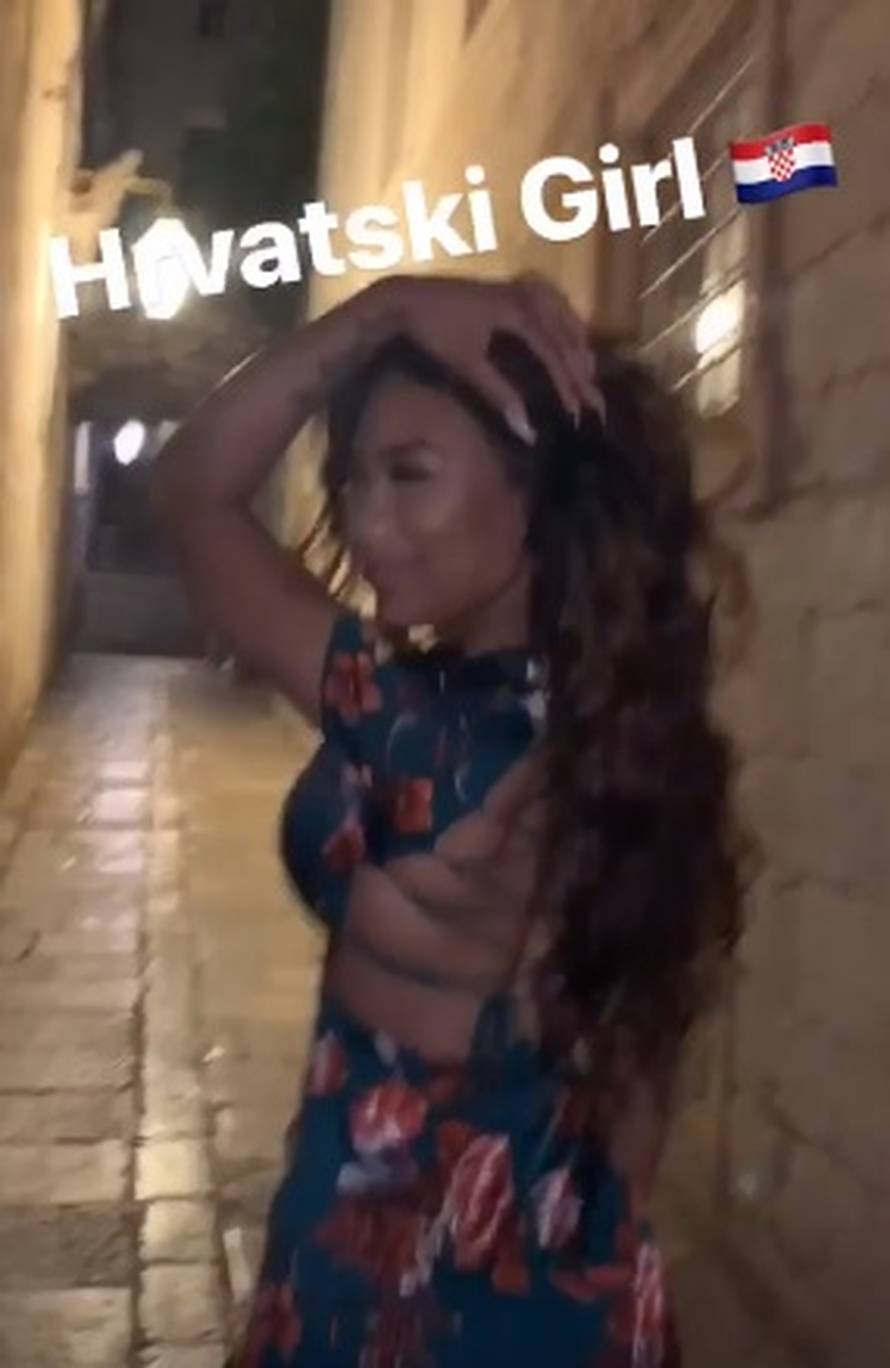 'Zapalila' Dubrovčane: Bujnu Australku snimali na zidinama