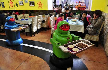 Otvorili su robotski restoran; 'Napojnice, molim u čipovima'
