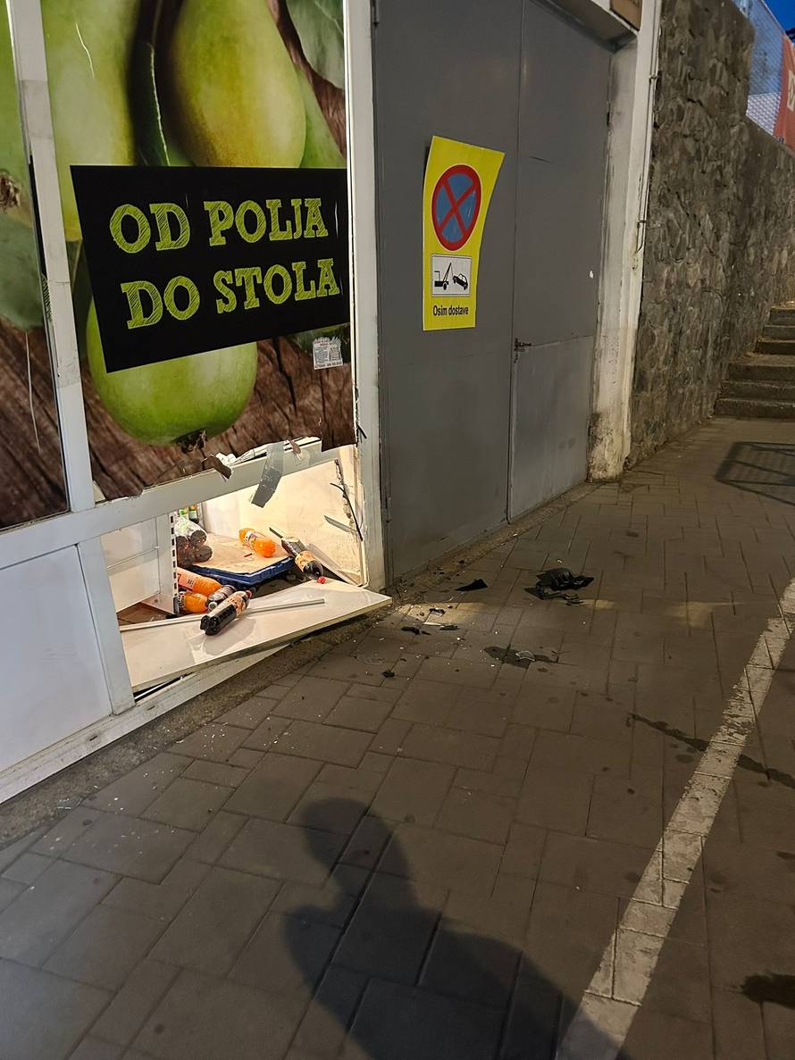 VIDEO Vozač se zabio u dućan u Pleternici: 'Sve se rasulo'