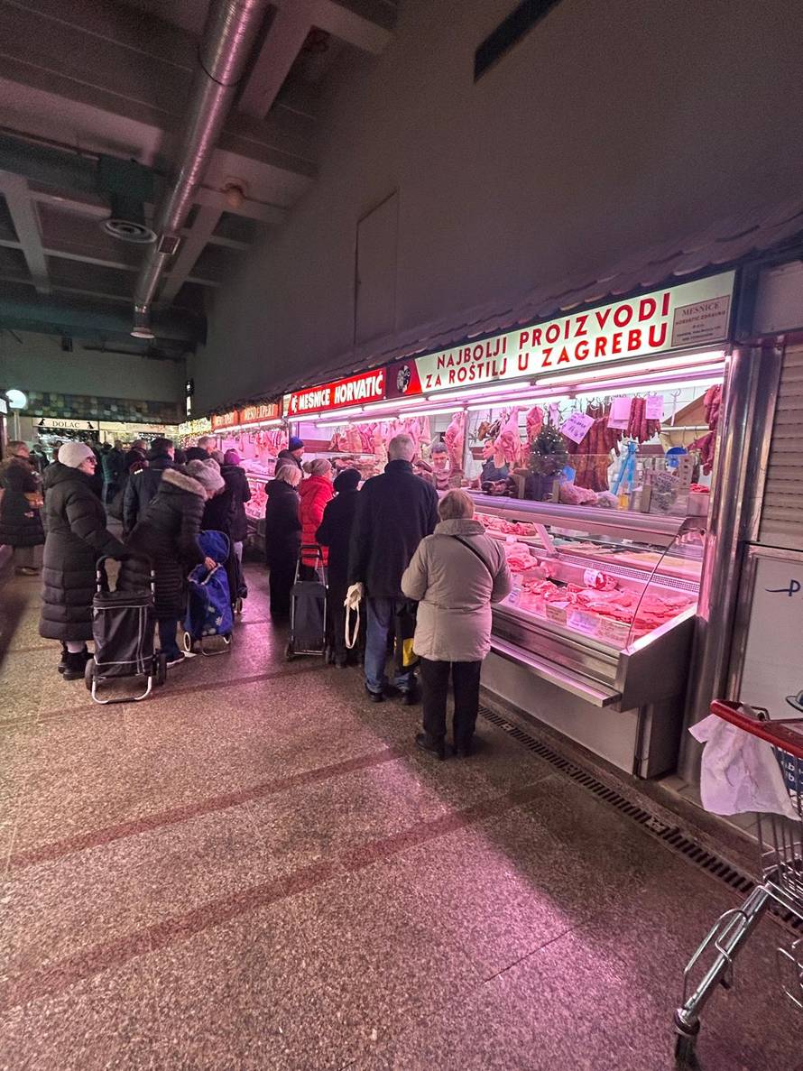 FOTO Gužva na tržnici Dolac: Najviše se kupuju odojci i zelje, a ovo su novogodišnje cijene...