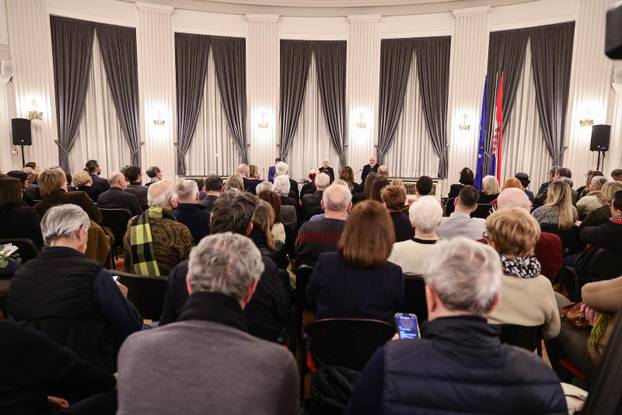 Zagreb: Promocija knjige Žene koje mašu rukama Jadranke Kosor