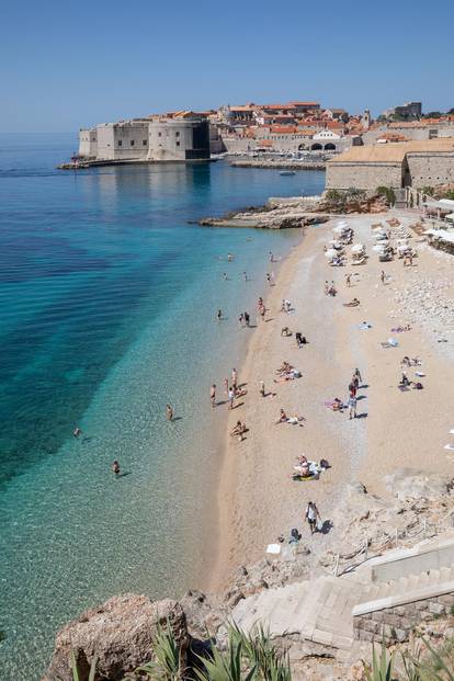 FOTO Ljeto nam se vratilo u grad! Evo kako su Dubrovčani proveli sunčan dan na plaži