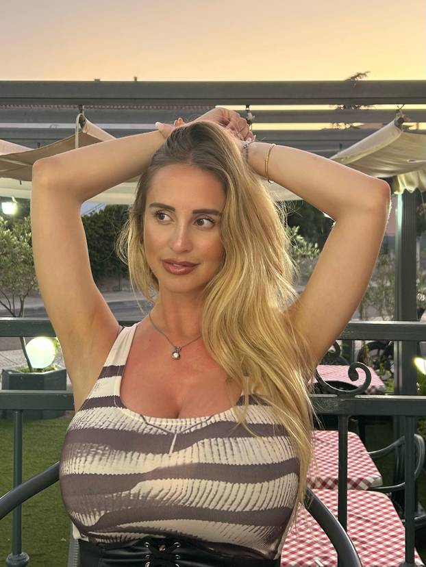 FOTO Govore joj da nije REALna: Zbog zanosne Marije se vrpolje sugovornici dok ih intervjuira