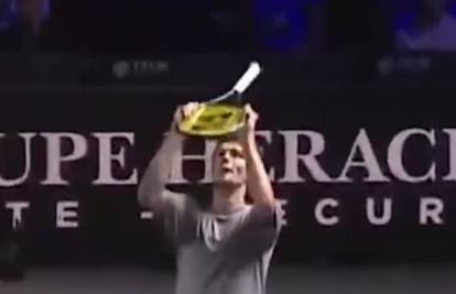 VIDEO Pokušao zakucati drškom reketa u finalu turnira! Publika izviždala Alexandera Bublika