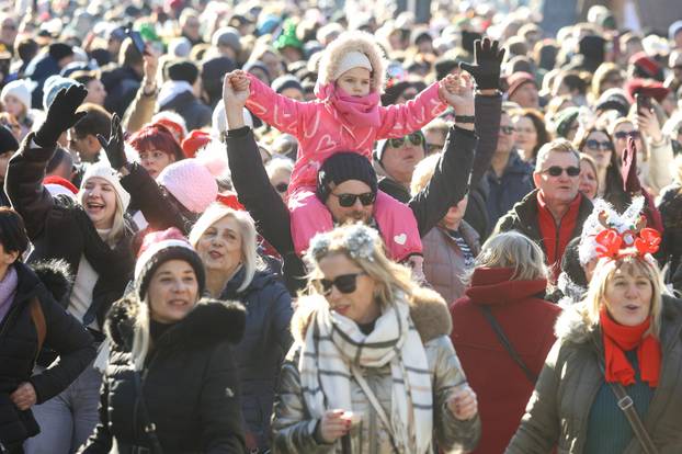 Doček Nove godine u podne u centru Fužina