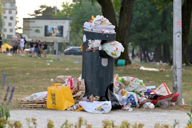 Zagreb: Smeće koje je ostalo u fan zoni na Bundeku