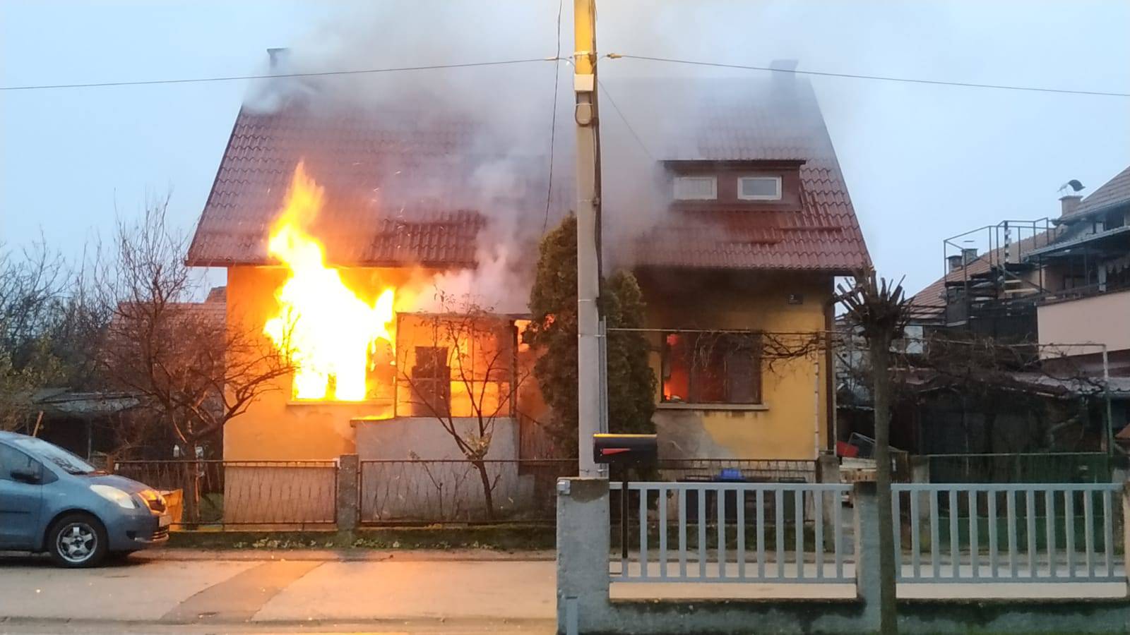 Vatra progutala kuću u roku od pola sata: 'Djeca  su istrčala van bosa, djed se nagutao dima...'