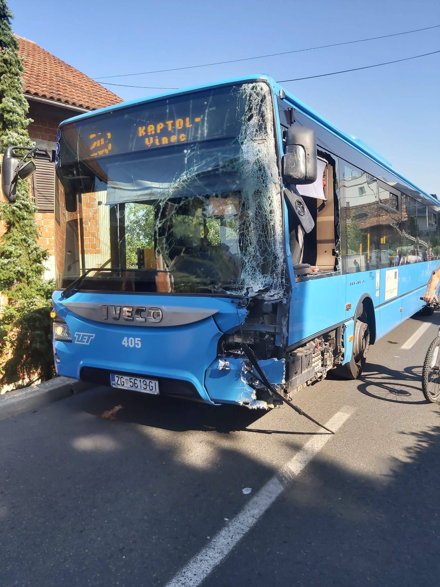 ZET-ov autobus sletio s ceste i zabio se u stup u Remetama