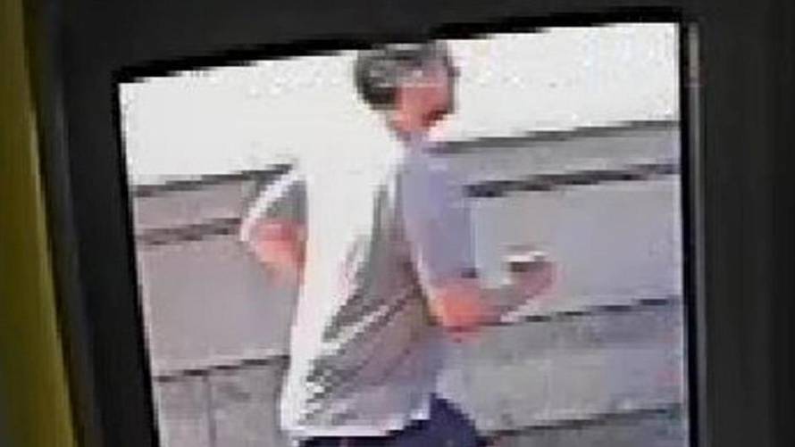 Bankar pušten na slobodu, on nije gurnuo ženu pod autobus