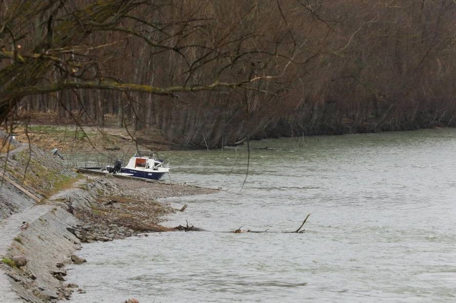 Sinoć u Aljmašu u čamcu pronađena tijela dva ribiča