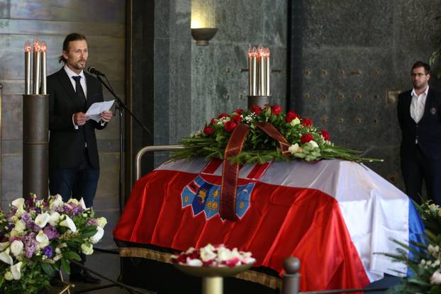 Zagreb: Pogreb trenera Kristijana Schneidera na Krematoriju