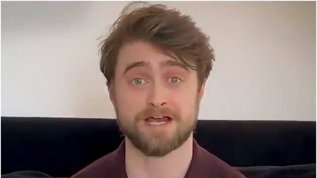 Fanovi su oduševljeni: Radcliffe čita 'Harryja Pottera' s kauča