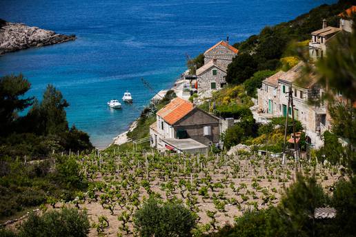 Na Biševu još od 1991. godine nisu izašli na izbore: Otok na koji je Hrvatska zaboravila